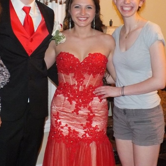 One of a kind red Macduggal prom dress - Picture 4 of 6